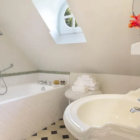 Chateau De Beneauville Petiville (Calvados)