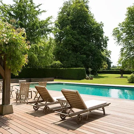 Chateau De Beneauville Bed & Breakfast